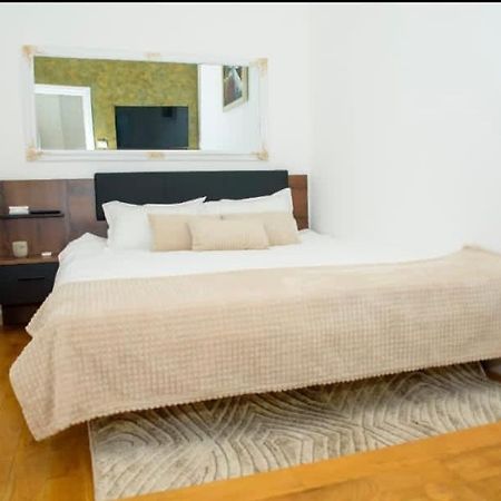Hotel Bistro Centru Vechi Craiova Extérieur photo
