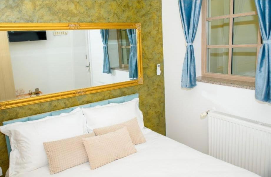 Hotel Bistro Centru Vechi Craiova Extérieur photo
